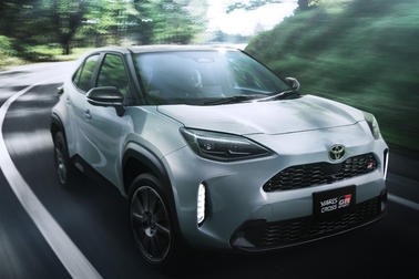 【モデル入り素材】GR SPORT（ハイブリッド・2WD）